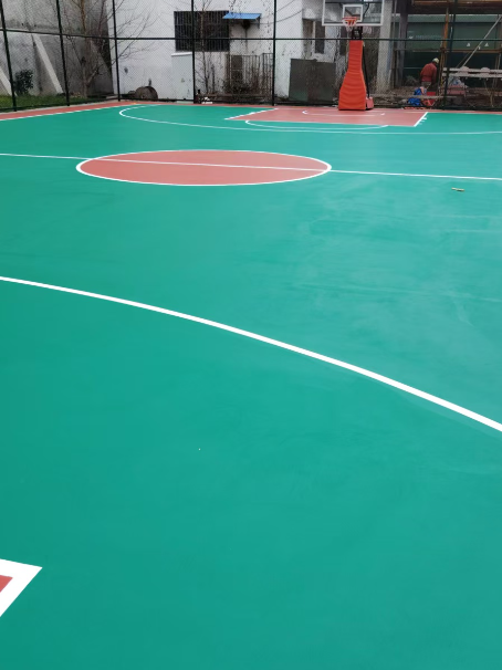澄迈 球场长期使用易出现地面开裂